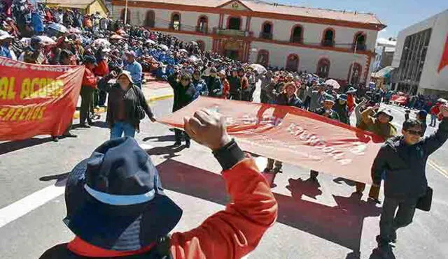 Otros 500 maestros irán a Lima para apoyar a Castillo  