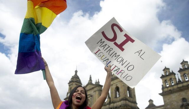 Católicos toman las calles y protestan contra matrimonio igualitario en Ecuador