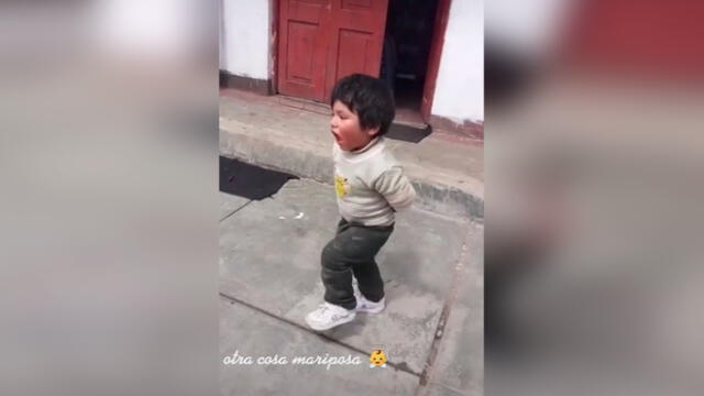 Desliza las para ver el divertido baile que protagonizó este menor al escuchar su huayno favorito. Foto: Captura.