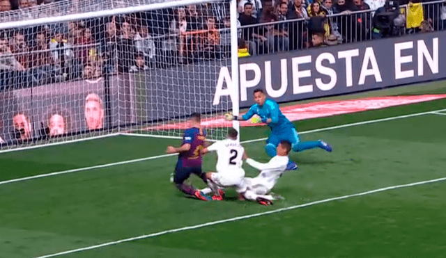 Real Madrid vs Barcelona: Varane anota en su propia portería y los 'blancos' se lamentan [VIDEO]