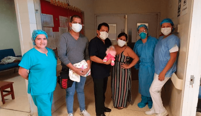 Médicos del Hospital Negreiros junto con los padres y su pequeña. Foto: EsSalud