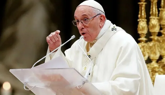 El Papa elogia a la prensa por resaltar 'heridas' de la Iglesia, pero condena las 'fake news' 