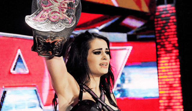 WWE: se confirma el fin de la carrera de Paige por cruel patada en la espalda [VIDEO]