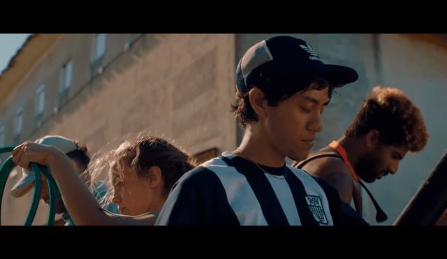 Alianza Lima: camiseta blanquiazul aparece en película uruguaya Los Tiburones. Foto: Captura de video.