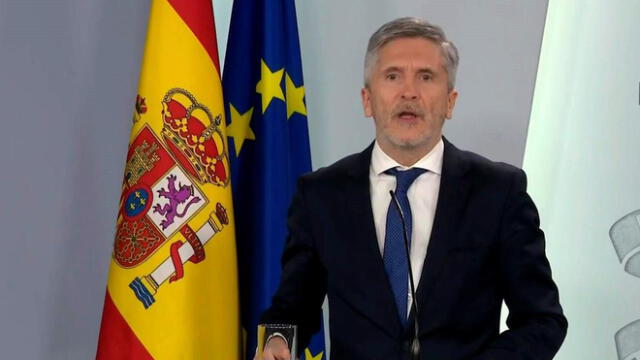 El ministro del interior de España, Fernando Grande-Marlaska, señaló que podrían levantarse algunas medidas para mediados de abril. Foto: EFE.
