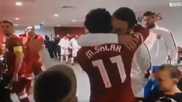 Mohamed Salah y el efusivo saludo a sus excompañeros de la Roma [VIDEO]