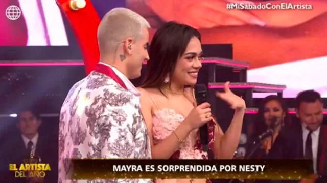 El cubano se le declaró a la joven cantante durante la gala del programa