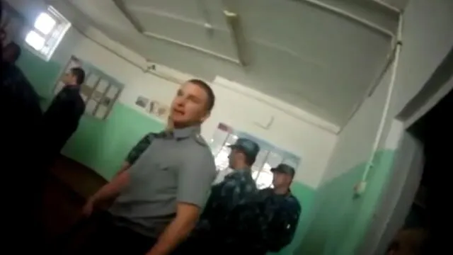 Rusia: Video revelan terribles torturas a internos de una cárcel| VIDEO