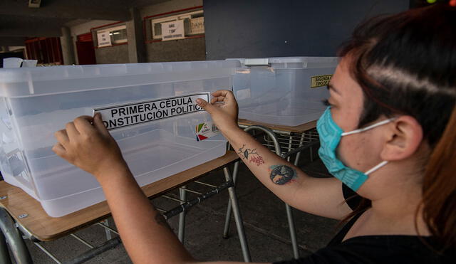 Para los chilenos el plebiscito es una ocasión histórica. Foto: AFP
