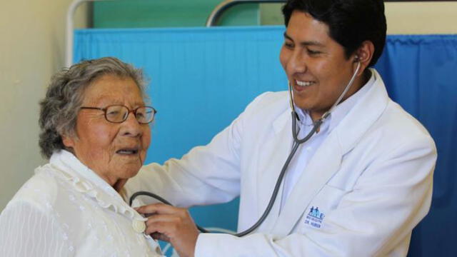 Ocho de cada diez mujeres mayores de 60 años en el Perú padecen enfermedades crónicas
