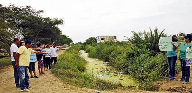 Con plantón, moradores de Las Garzas exigen reabrir dren tapado por Epsel