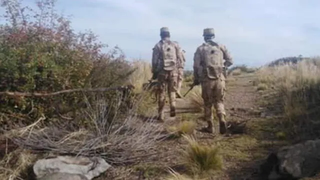 Los soldados resguardaban la frontera en Kasani, provincia de Yunguyo en Puno.