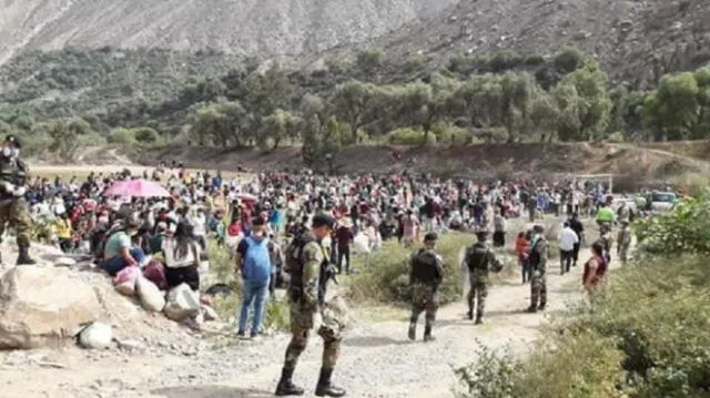 Cientos de personas fueron intervenidas en Huarochirí cuando caminaban de regreso hacia sus ciudades de origen. Foto: Cortesía