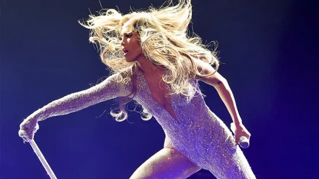 Jennifer Lopez inicia gira por sus 50 años y body se roba todas las miradas