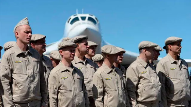 Miembros de la Fuerza Aérea de Rusia en Venezuela. Foto: AFP.