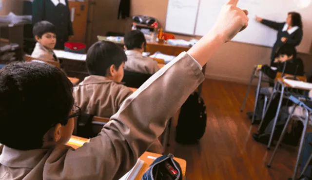 Escolar con autismo recibe beca integral en institución particular [VIDEO]