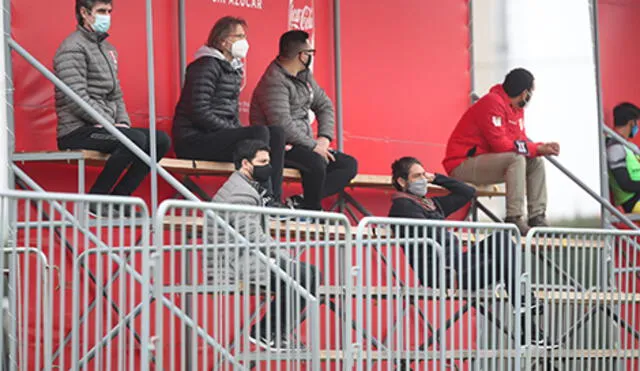 Ricardo Gareca y su comando técnico atentos al partido de Cusco FC