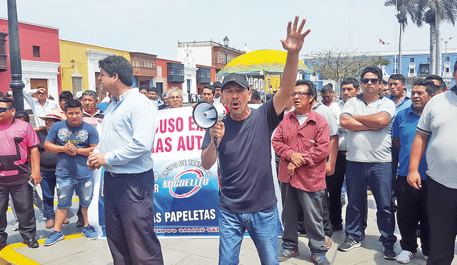Protesta de taxistas en Trujillo.
