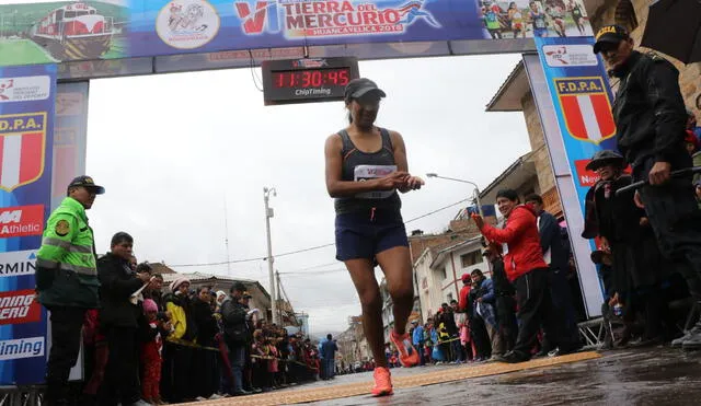 Atleta juninense campeonó en media maratón “Tierra del Mercurio” de Huancavelica 