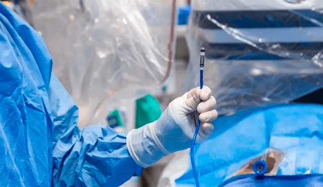 Implantan con éxito el marcapasos más pequeño del mundo a hombre de 74 años