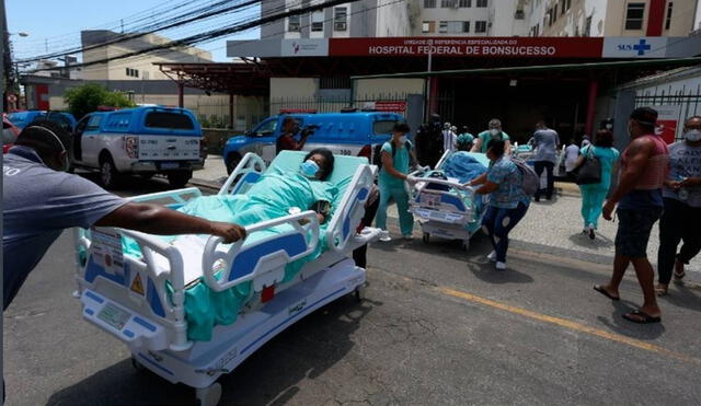 Los pacientes fueron evacuados antes de que el fuego y el humo llegaran a intoxicarlos, aseguraron los responsables del hospital. Foto: O Globo