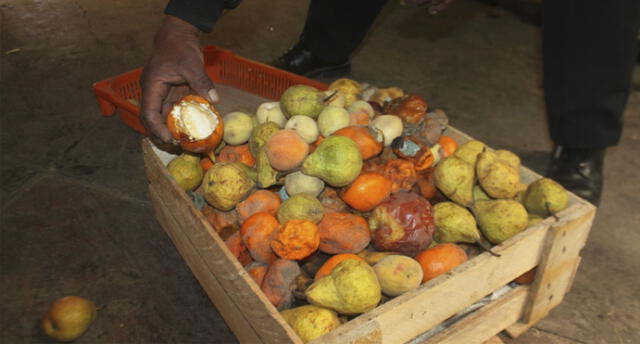 Puno: Fruta podrida y con heces de roedores hallan en mercado de Juliaca