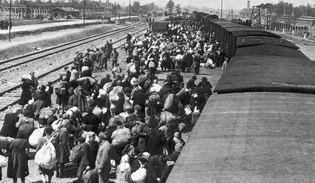 Historia. La llegada de los deportados a Auschwitz.