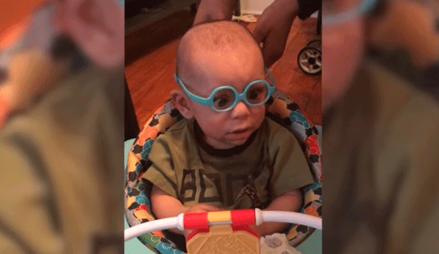 YouTube: bebé usa lentes por primera vez y su reacción enternece [VIDEO]