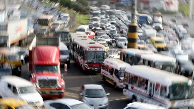 Limeños pierden 60 horas en el tráfico al mes, según estudio 