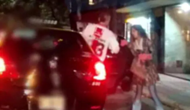 YouTube: Mujer encuentra a hombre con otra en un taxi y protagoniza decepcionante escena