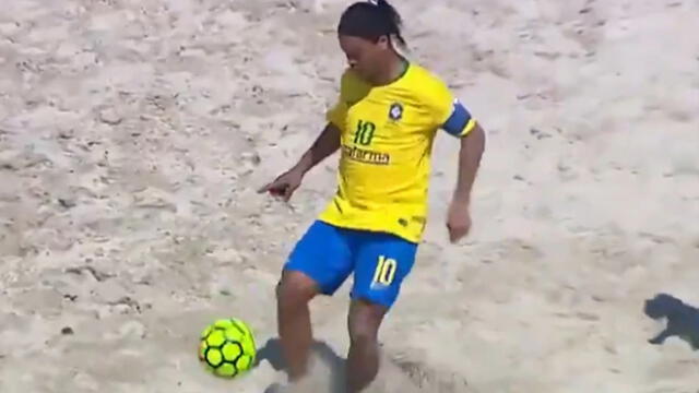 Ronaldinho se luce con jugadas de lujo en fútbol playa [VIDEO] 