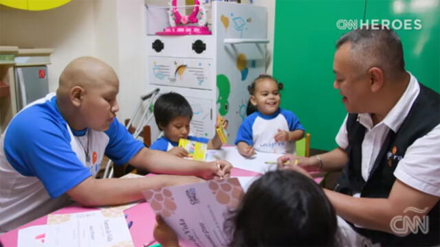 Faltan pocos días para que médico peruano pueda ser escogido como Héroe de CNN [FOTOS Y VIDEO]