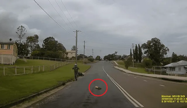 YouTube: hombre se cae de moto y pierde su pierna ortopédica [VIDEO]