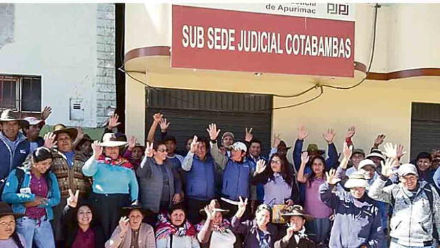 Celebración. Familiares y acusados tras recibir sentencia en Sub Sede Judicial de Apurímac.