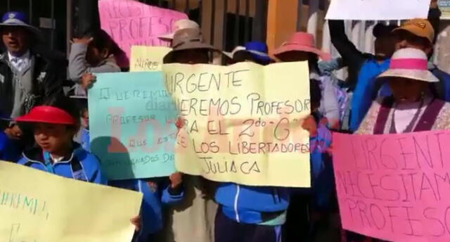 Padres se encadenan y exigen docente para colegio en Puno