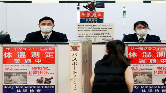 En el aeropuerto de Narita (Japón) tomaron precauciones luego de que un hombre falleciera tras ser contagiado en Wuhan (China). Foto: EFE