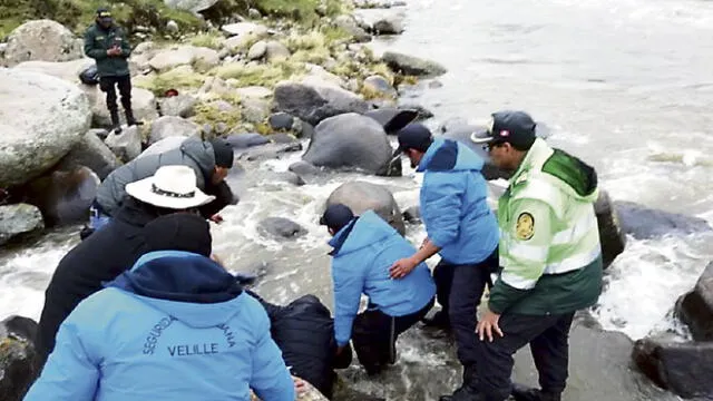 Familias de víctimas piden helicóptero para búsqueda en Cusco
