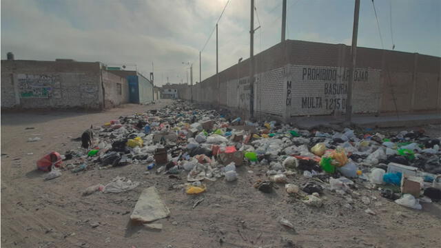 Se acumula basura en exteriores de mercado 9 de Octubre.