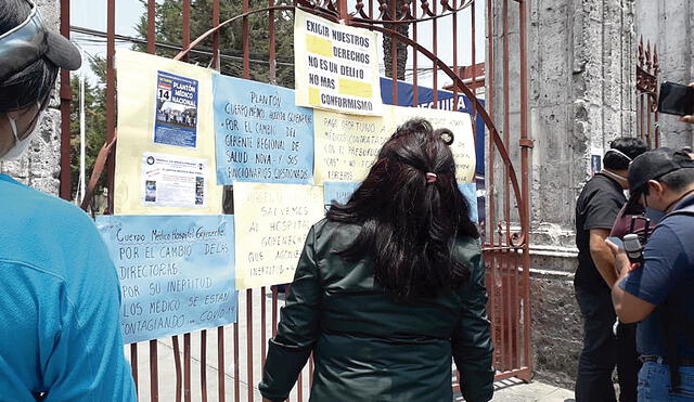 reclamo. Trabajadores del Goyeneche salieron a protestar.