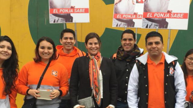 Karina Calmet publica selfie dominguero y cibernautas le recuerdan al fiscal José Domingo Pérez