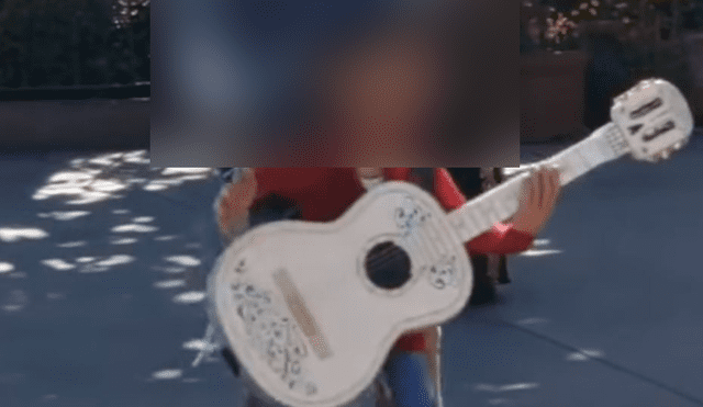 Facebook viral: personaje de "Coco" hace conmovedor concierto en la calle [VIDEO]