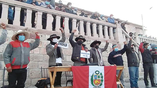 reunión. Dirigentes rechazaron tarjetas durante asamblea.