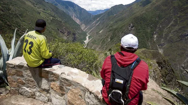 larga travesía. Para llegar a Choquequirao, asentado en la ceja de selva de Cusco, hay que tomar bus, viajar a lomo de caballo y hacer caminata.