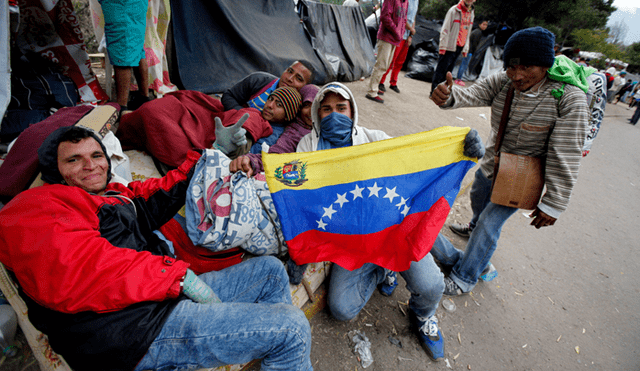 Ecuador exigirá pasaporte a venezolanos ante ola migratoria