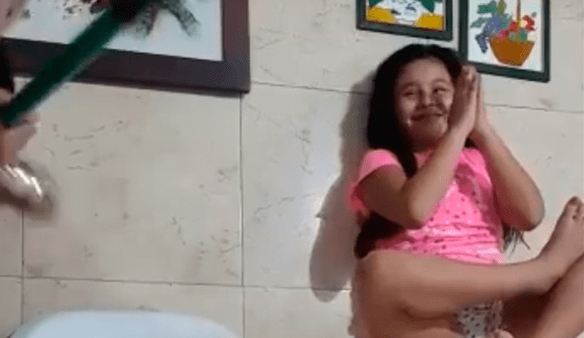 Facebook viral:  niña que enseñó truco para volar y sorprende a usuarios, hasta que su madre llegó y arruinó todo [VIDEO] 
