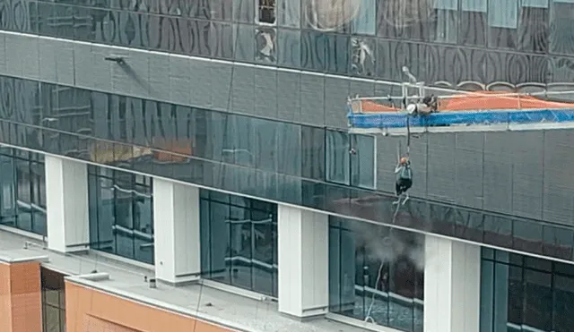 Hombre cayó de un rascacielos de 66 pisos y se salvó de morir [VIDEO]