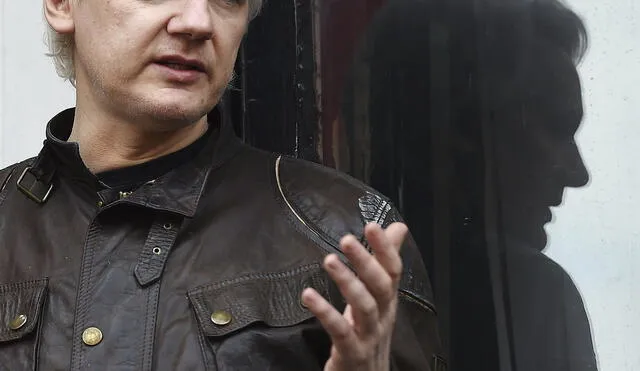 Policía británica detendrá a Assange si sale de embajada