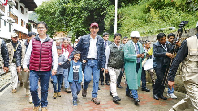 INSPECCIÓN. Martín Vizcarra, ministros y gobernador Benavente se trasladaron hasta Machupicchu.