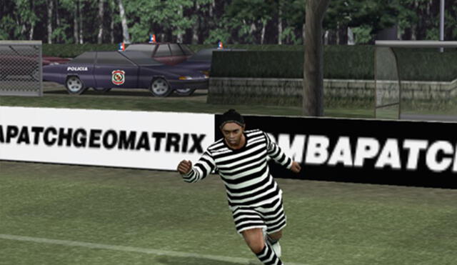 Usar a Ronaldinho con ropa de preso en PES es posible gracias a una versión no oficial del juego. Foto: Bomba Patch.