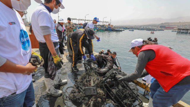 Arequipa: Recogen más de 4 toneladas de basura del fondo del mar en Quilca